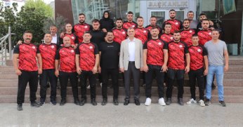 Gölcüklü pehlivanlar Kırkpınar'a uğurlandı