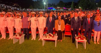 Vatandaşlar 15 Temmuz'un 8. yıl dönümünde Sekapark Uçurtma Tepesi'ni doldurdu