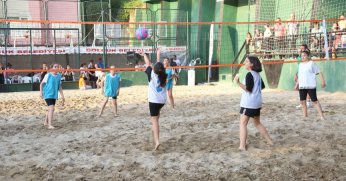 Gölcük'te plaj voleybol turnuvası heyecanı başlıyor