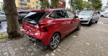 Tır ışıklarda bekleyen otomobillerin arasına daldı: 3 yaralı