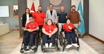 Başkan Özlü Başarılı Sporcuları Misafir Etti