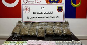 Kocaeli'de 2 araçta 23 kilo bonzai ele geçirildi