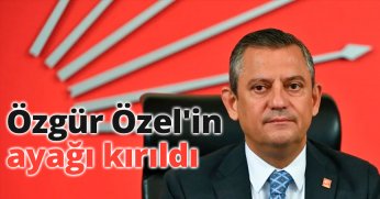 Özgür Özel'in ayağı kırıldı