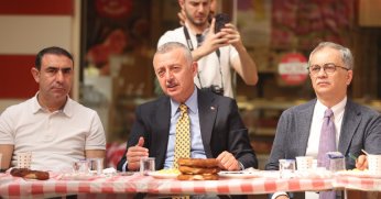 Başkan Büyükakın, her adımı esnafla paylaşıyor