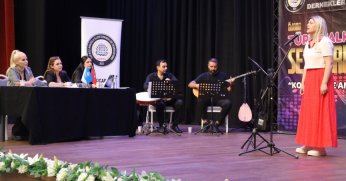 En güzel türküleri söylemek için yarıştılar