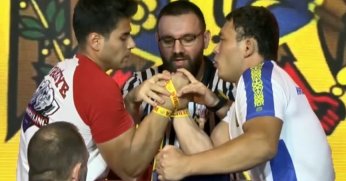 Ömer Kozakoğlu, 11 kez bilek güreşi şampiyonu olan rakibini eledi