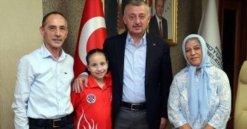 Başkan Büyükakın genç şampiyonla buluştu