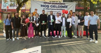 GENÇLİK MECLİSİ YÜRÜYÜŞ YOLU'NDA KİTAP OKUMA DURAĞI KURDU