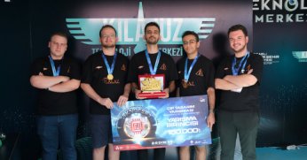 Teknolojinin şampiyonları ödüllerini  Cumhurbaşkanı Erdoğan'ın elinden aldı