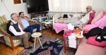 Başkan Özlü Hasta ve Yaşlı Ziyaretlerine Devam Ediyor   