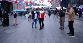 Fuarın 1. milyonuncu ziyaretçisine özel karşılama