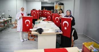 Kursiyerler, Cumhuriyet Bayramı öncesinde bayrak dikiyor