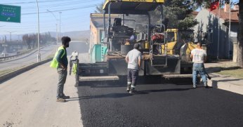 Körfez'de 1 günde 500 ton asfalt serildi