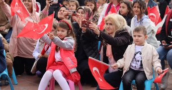 Minikler Cumhuriyet Bayramını coşkuyla kutladı