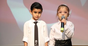 Şiirleri Cumhuriyet için okudular, ayakta alkışlandılar