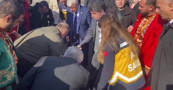 Kutlamada fenalaşan mehteran bölükbaşına ilk müdahaleyi milletvekilleri yaptı