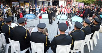 Cumhuriyet Bulvarı Ata’nın sevdiği şarkılarla çınladı