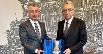 Bakü’de sıkı dostluk