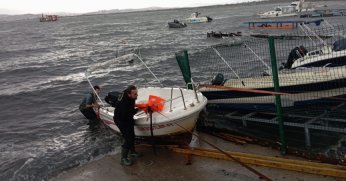 Büyükşehir batan tekneleri çıkardı