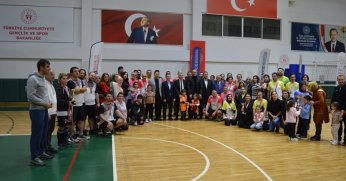 Derince’de Öğretmenler Günü’ne   Özel Voleybol Turnuvası