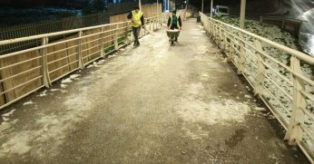 Üst geçitlere buzlanma müdahalesi