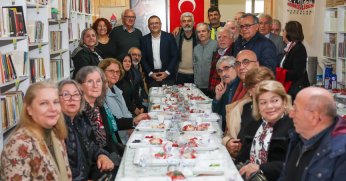 Öğretmenlerini Unutmadı