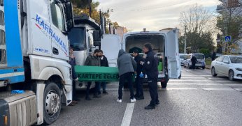 Tır kabininde asılı halde ölü bulundu