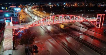 Kocaeli’de üst geçitler turuncuya büründü