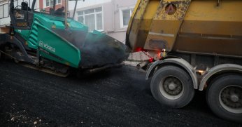 İzmit Belediyesi Yenimahalle’deki yol çalışmasında sona geldi 