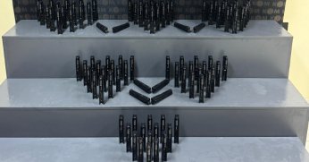 Kocaeli'de 98 tabanca sürgü takımı ele geçirildi