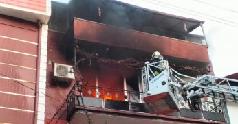 Sobadan çıkan yangında ev alev alev yandı