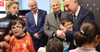 Özel çocukların, Büyükakın sevgisi