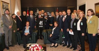 CHP İzmit'e Özel'den tebrik!