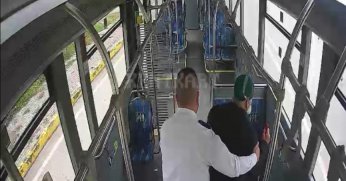 Otobüs şoförü içleri ısıttı