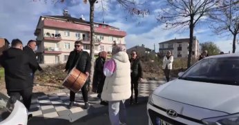 Üçüncüde davul zurna ile geçti