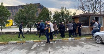 Orak ve bıçak kullandılar!