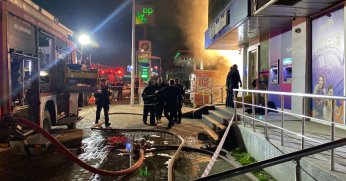 Banka şubesinde çıkan yangında ekipler sefer oldu