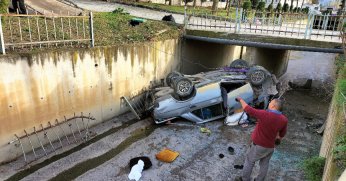 Otomobil dereye uçtu