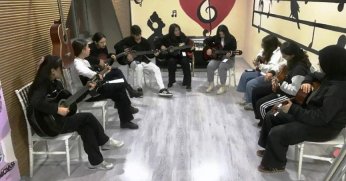 Ses ve enstrüman eğitimi ile gençlerin sanatsal gelişimi sağlanıyor