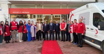 Türk Kızılay Kocaeli Şubesini Ziyaret Etti