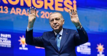 AK Parti kongresinde pankartlar da ilgi çekti