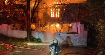 Alevlere teslim oldu!