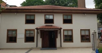 Kadınların namaz kıldığı esnada...