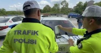 Alkollü sürücü drift yaptı