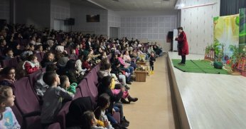 Kartepeli Çocuklar 2024’e tiyatroyla veda etti