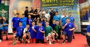 Kağıtspor’dan şampiyonluklarla dolu bir yıl