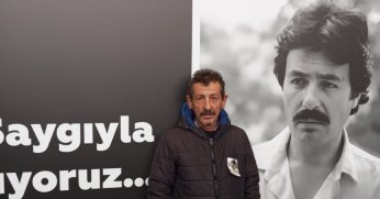 Derince’de Ferdi Tayfur anısına tatlı dağıtıldı