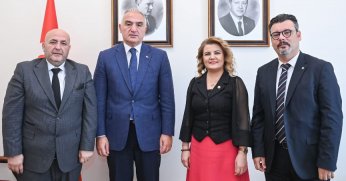 Başkan Hürriyet’ten Bakan Ersoy ve milletvekillerine gala davetiyesi