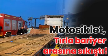 Tırla bariyer arasına sıkıştı!