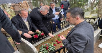 Necati Çelik mezarı başında dualarla anıldı